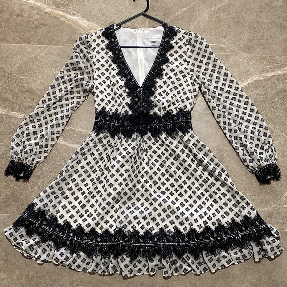 FOREVER NEW Size 8 Mini Dress With Lace Trim Excellent Cond! - Picture 4 of 10